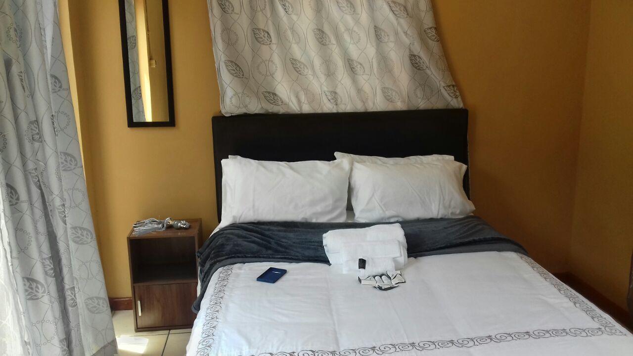 Let Us Accomodation East London Bagian luar foto